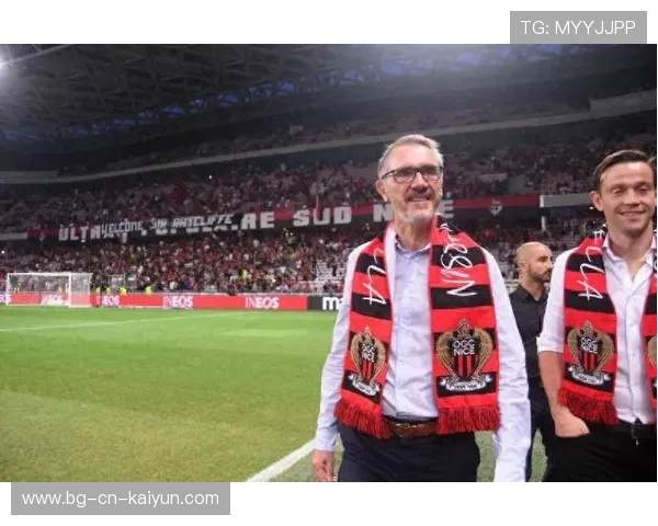 曼联后防难题未解！英媒呼吁冬窗强援加盟